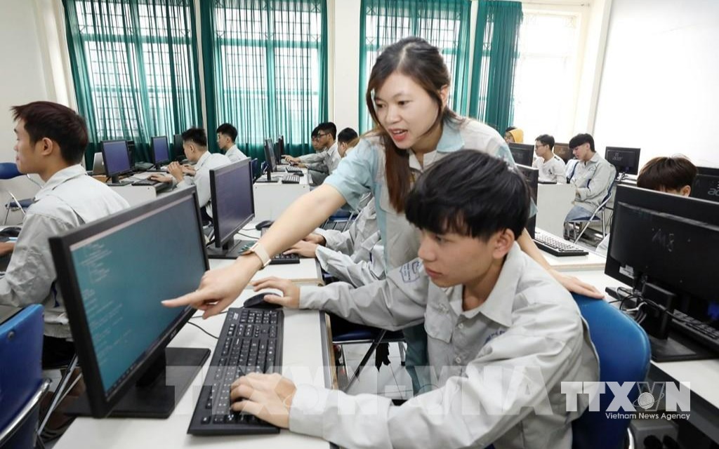 AI ngày càng hỗ trợ hiệu quả cho người lao động trong công việc. (Ảnh: Anh Tuấn – TTXVN) Media